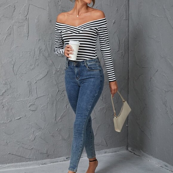 Black and White Sexy Womens Striped Print Off Shoulder Tee - Picture 4 of 5